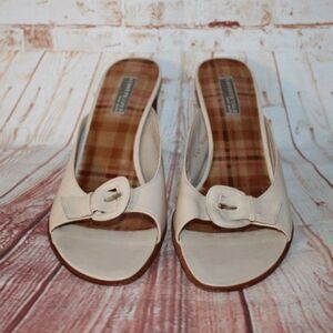 Kenneth Cole Beige Buckle Sandals Size 8.5M